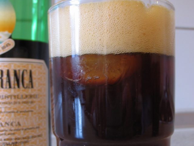 Cómo limpiar una mancha de fernet? Cómo limpiar una mancha de fernet?