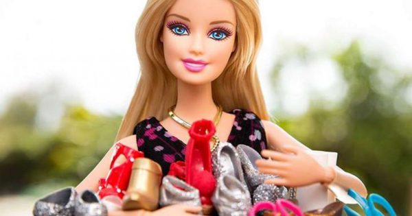 barbie con mucha ropa